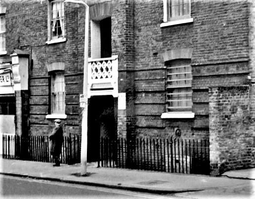 Click image for larger version

Name:	GOULSTON STREET DOORWAY.jpg
Views:	681
Size:	75.6 KB
ID:	715137