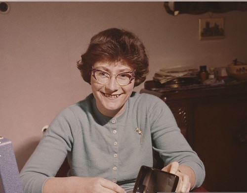 Click image for larger version  Name:	Valerie Storie at home sometime during 1962.jpg Views:	0 Size:	40.3 KB ID:	726652