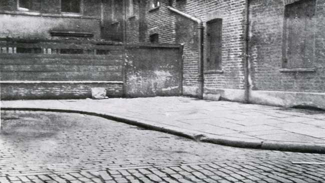Click image for larger version

Name:	mitre-square-murder-corner.jpg
Views:	168
Size:	69.7 KB
ID:	807577