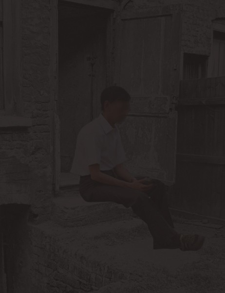 Click image for larger version  Name:	sitting on step.jpg Views:	0 Size:	26.6 KB ID:	742380