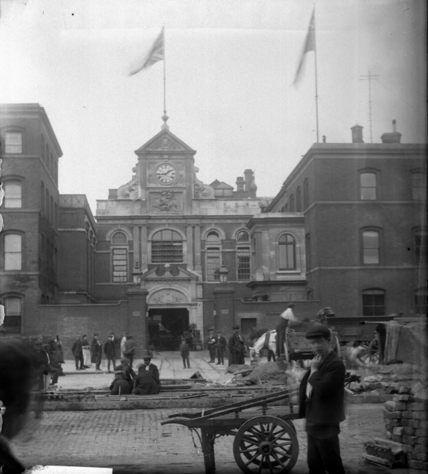 Click image for larger version

Name:	Albion Brewery Whitechapel Road.jpg
Views:	299
Size:	231.1 KB
ID:	779606