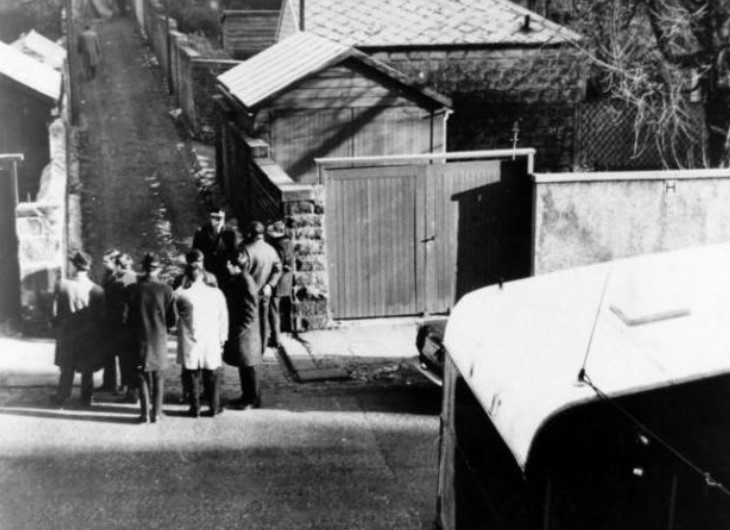 Click image for larger version

Name:	Crime Scene.jpg
Views:	191
Size:	81.5 KB
ID:	839085