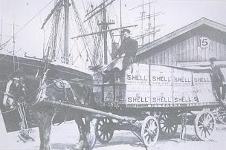 Click image for larger version

Name:	pickfords-horse-and-cart-in-front-of-terra-nova2.jpg
Views:	143
Size:	40.9 KB
ID:	845179